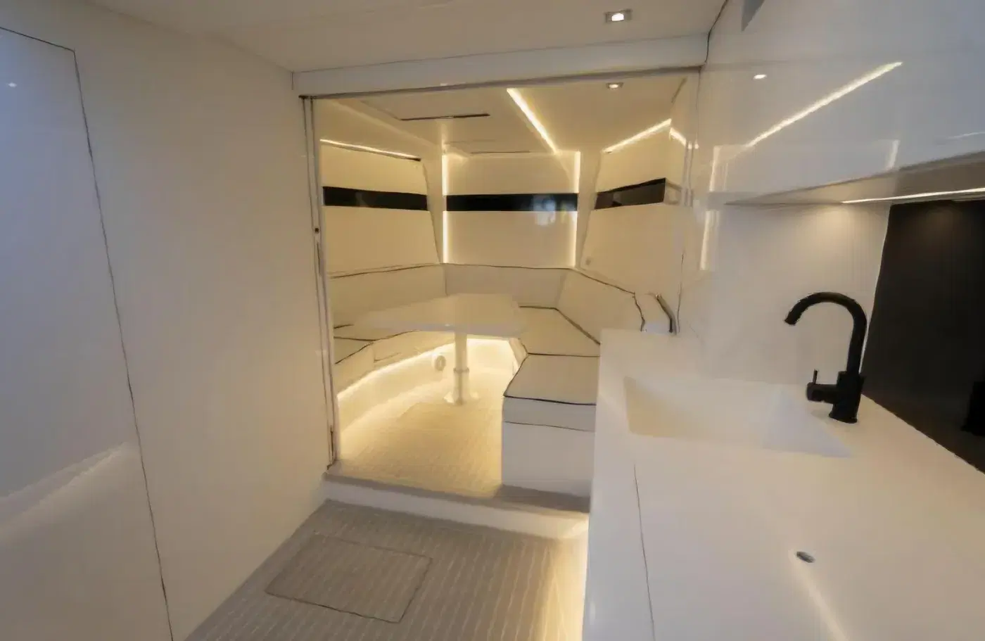 VanDutch 48 (2023) photo 4